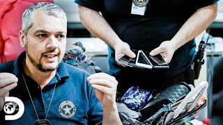 Passageiro é detido por levar celulares roubados | Aeroporto - Área Restrita | Discovery Brasil