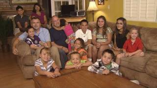 Real-Life 'Modern Family' Raises 12 Children