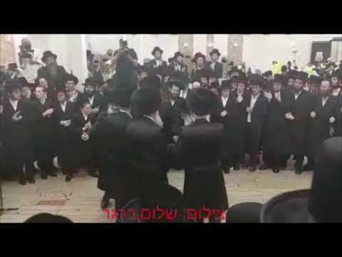 Viznitz Rebbe R' Mendel Dances At The Wedding of Bnei Brak Mayor Chanoch Ziebart's Son Cheshvan 5782