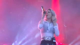 Grimes - Go Live HD at Lollapalooza 2016