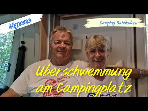 Camping Lignano Sabbiadoro 2024 in der Hochsaison. Straßen am Campingplatz nach Gewitter überflutet.