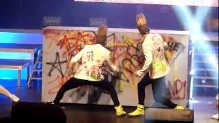 Jedward - Intro VT + Singing &#39;School&#39;s Out&#39; Killarney 7/8/12