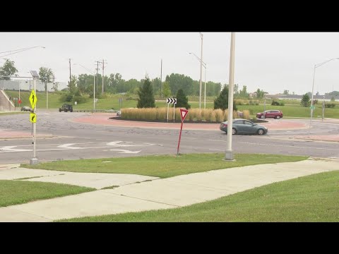 2 hospitalized after south Toledo crash Friday afternoon | wtol.com