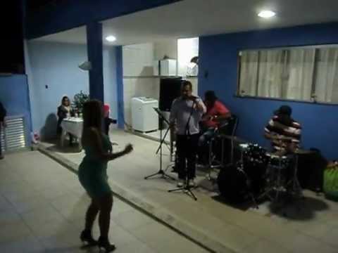 Bigú cantando para a esposa