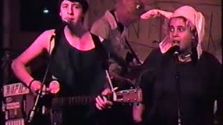 Moldy Peaches - Greyhound Bus - LIVE in NY - 1999