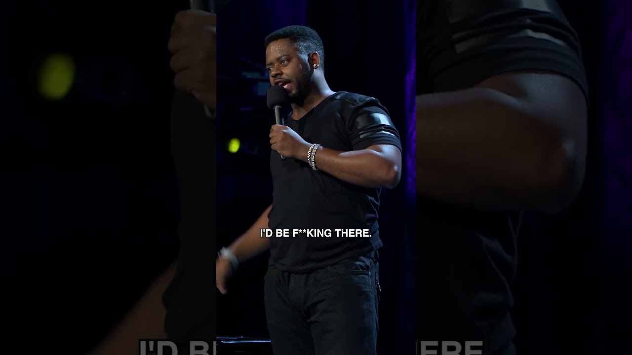 Couldn’t I get a crotch cleavage WHILE playing Call of Duty? 🥺🎮 @LOLStandup