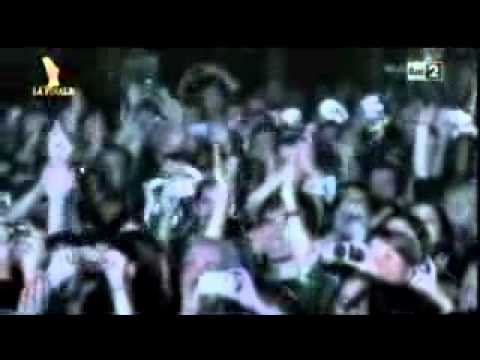 Nevruz ai Magazzini Generali - Tuffo sul pubblico