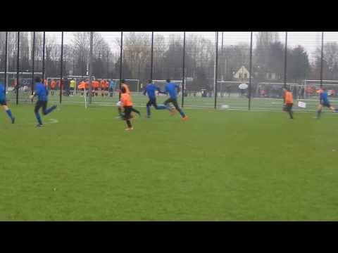 Gevaarlijke aanval De Meern, net te scherpe voorzet.