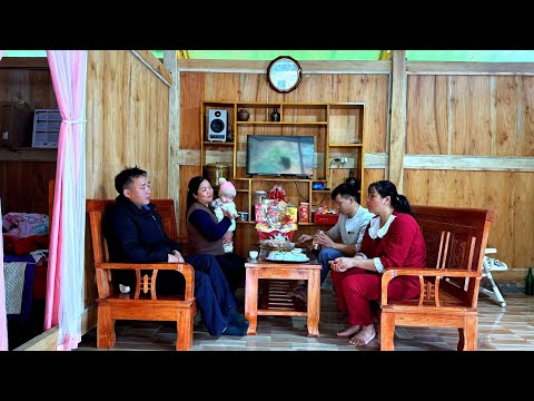 Binh and Ngoc went together to wish DT's family a Happy New Year.