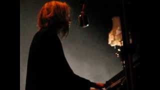 Anna Ternheim - "Girl laying down" (live Paris 2012)