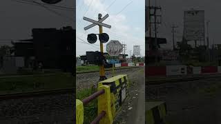 Download lagu PALANG PINTU KERETA API BYPASS MOJOKERTO #railroadcrossing #railfans mp3