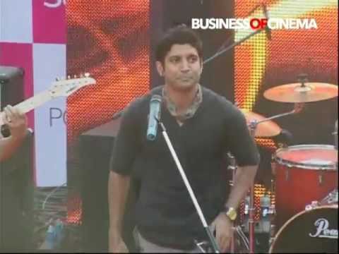 Farhan Akhtar performs at Ponds Fun in the Sun Concert