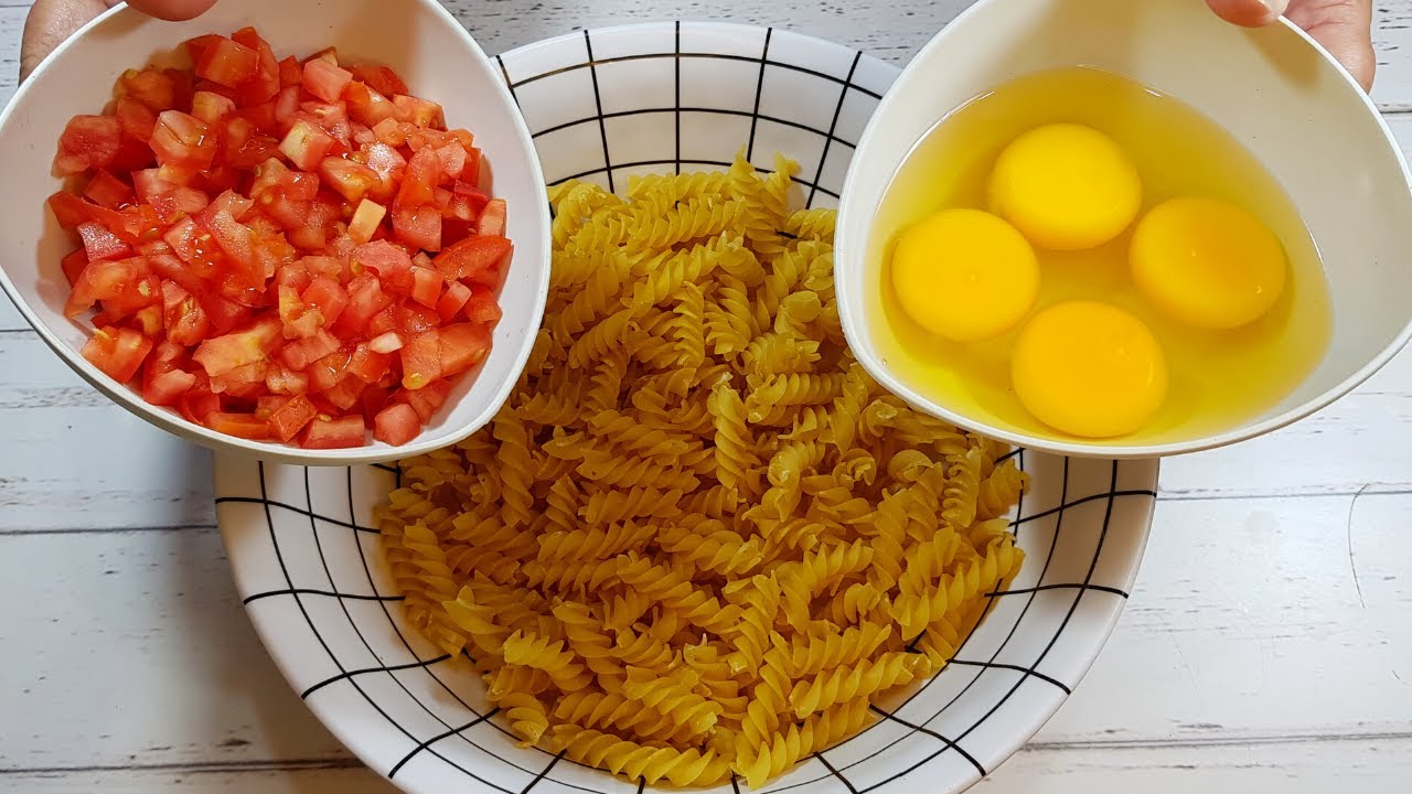 Take pasta, 1 tomato and 4 eggs and make an easy, quick and delicious dinner