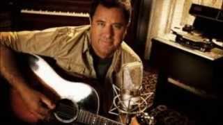 Top 10 Best Male Country Singers of All Time