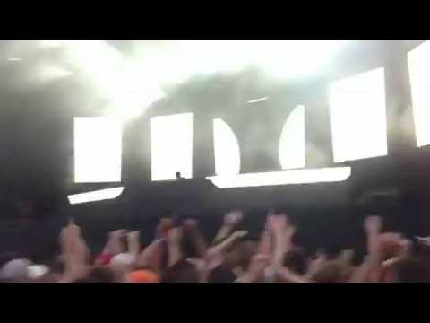 Avicii EDC London 2013 - Tujamo and Plastik Funk - WHO