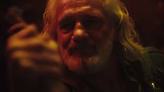 Video zu 'Undertheker' ansehen Video zu 'Undertheker' ansehen