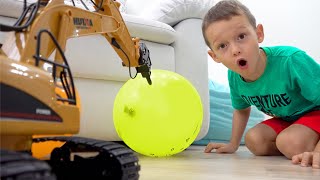 Download lagu Sophia and Max are playing with a toy excavator tractor and balloons mp3