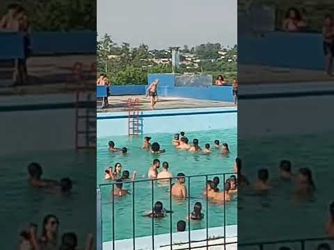 Idoso de 97 dá cambalhota na piscina e vídeo viraliza: assista!