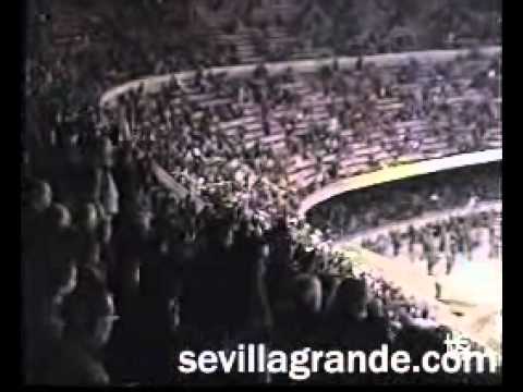 Penalty justo a Polster señalado por Brito Arceo en un Barcelona Sevilla