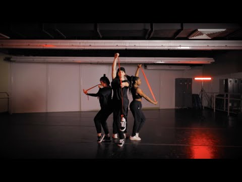 Quilla - "Bloodlines" (feat. Kate Tobey) - Official Music Video