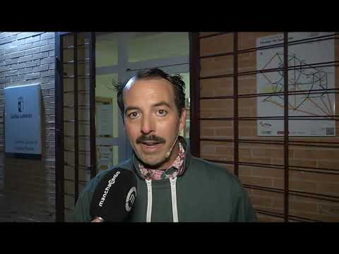 Un Seat Seiscientos  y el  actor Javier Ariza en los Escenarios de Verano