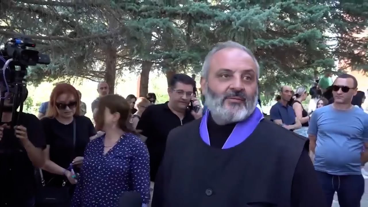 Սրբազանը սրբազանին չի դիմավորել