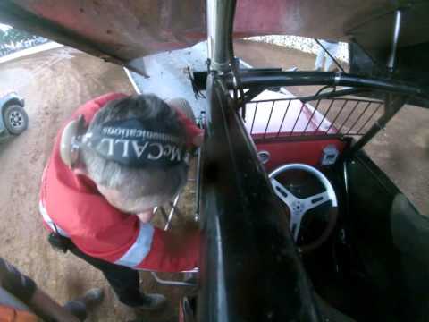 Jordyn Charge at Redline speedway driving the Western Nissan /  Mr Electrics V60 sprintcar