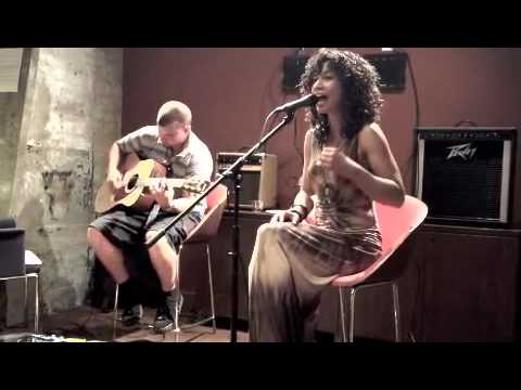 Edy Blu Acoustic Cover of Everybody by Anthony Hamilton