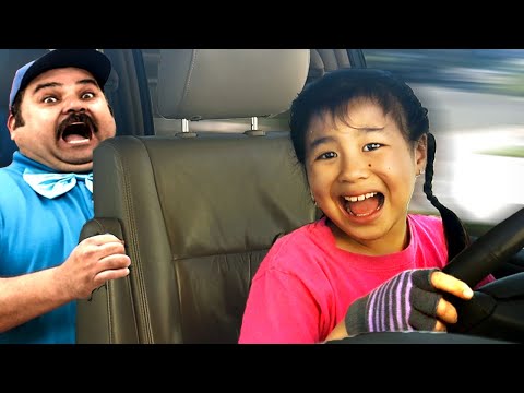 Jannie and Andrew Pretend Play Fun VR Video Games for Kids | Fun Superheroes Driving and More