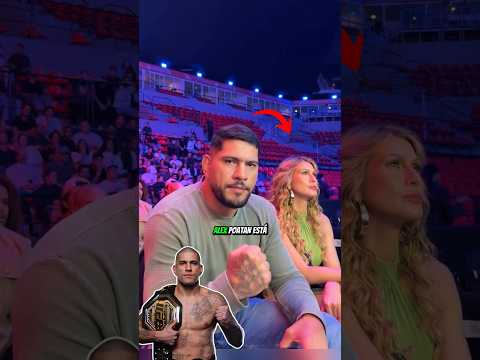 o lutador Alex Poatan é visto com a apresentadora Lívia Andrade em evento Hype Brazil #poatan