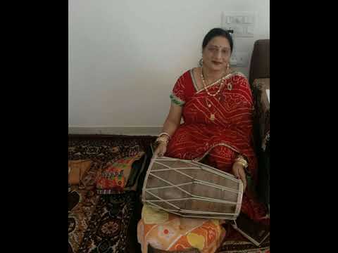 Nivedita Baxi Singning Bhajan