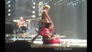 regurgitator performing &#39;nothing to say&#39;.