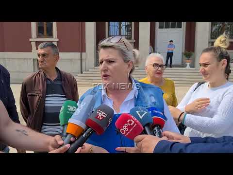 Pallati i termetit peng, banoret ne proteste