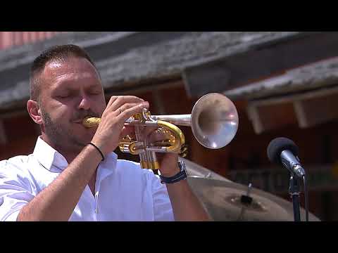 Radiša Urosević -  Idem putem, šubara me kvari