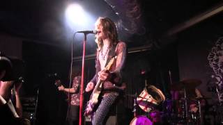 Tyler Bryant &amp; The Shakedown - Where I Want You