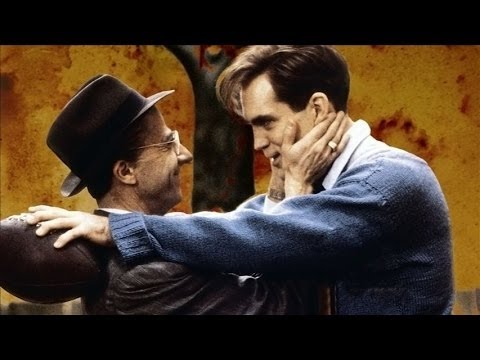 Βίντεο που αναφέρεται στα βασικά χαρακτηριστικά του θεατρικού έργου Ο θάνατος του εμποράκου [Death of a Salesman] του Arthur Miller, με πλάνα από την τηλεοπτική μεταφορά του (1985), σε σκηνοθεσία του [[#Volker Schlöndorff [Φόλκερ Σλέντορφ]#]]. 