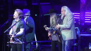 The Doobie Brothers-It Keeps You Runnin' live in Milwaukee, WI 9-9-25