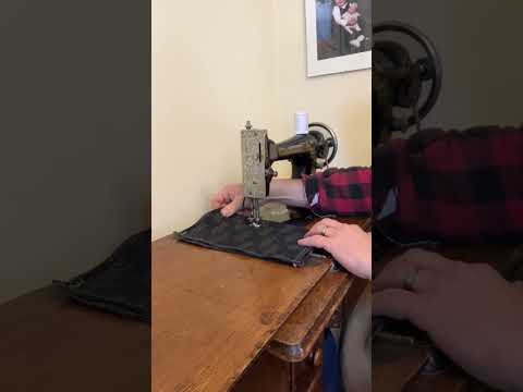 Elsie's Treadle (Singer Model 27) #Singer27 #Vintagesewing