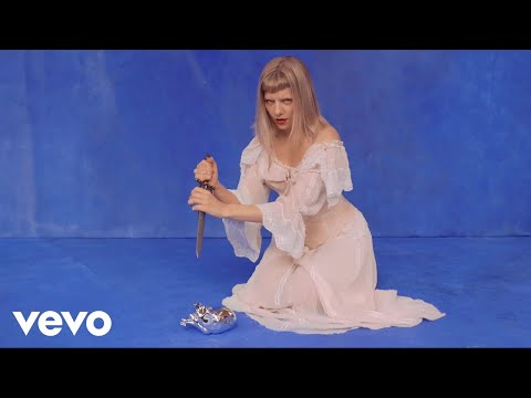 Video de The Dark Dresses Lightly