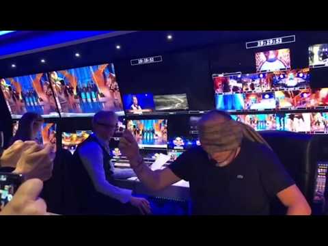 Roberto Cenci in regia bendato - Ciao Darwin 2019