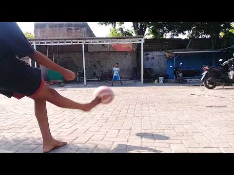 Tendangan melengkung ala ronaldo