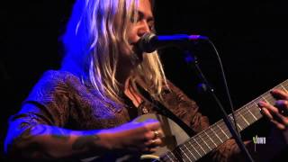 Elle King - &quot;I Told You I Was Mean&quot; (Live on eTown)