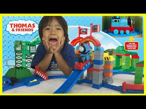 Ryan plays THOMAS AND FRIENDS MEGA BLOKS Cranky Toy Trains Playset Video