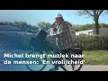 Waarom fietst Michel met een boombox in z'n fietsmand? |  RTV Oost