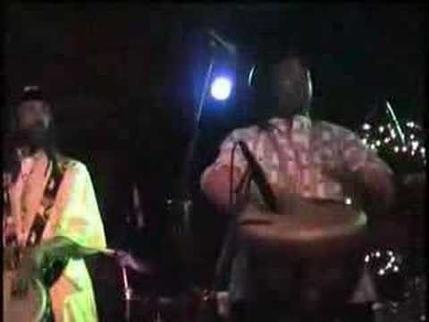 Leon Mobley & Da Lion perform 'Nyaka'