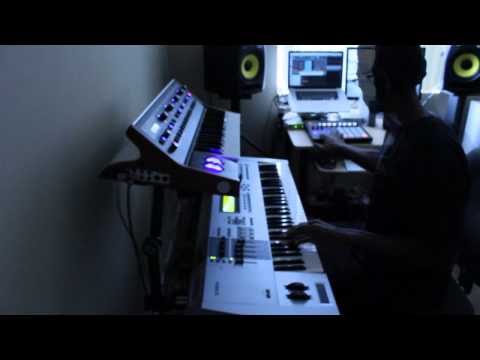 Studio Clip- F Major Creates G Funk Groove on Maschine 1.6 (ft. DJ Battlecat)