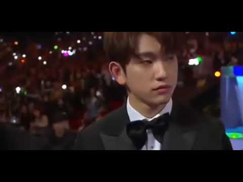 BLACKPINK's photo at MAMA (Mnet Asian Music Awards) 2017 😡🤬