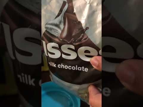 PARTY PACK HERSHEY’s original chocolate #asmr #oddlysatisfying #lotsofchocolates #shorts