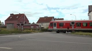 preview picture of video 'Bahnübergang Franziusallee mit Wechselblinkern, in Kiel'