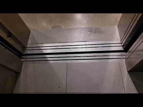 Re: 4K 2015 Schindler HT VR 330A Hydraulic Elevator | H&M Outlets at San Clemente | San Clemente CA